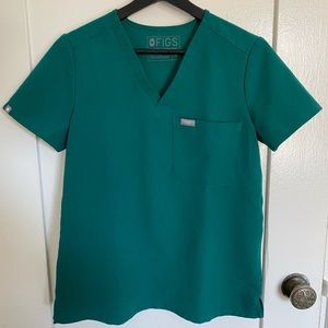 FIGS XS scrub set, hunter green: Catarina 1-pocket top, Yola skinny petite pants